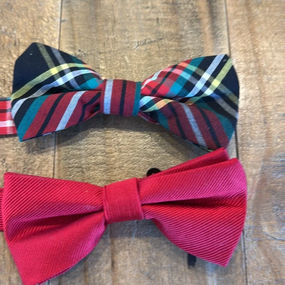 Boys, small bow tie -includes both the red and the plaid bowties